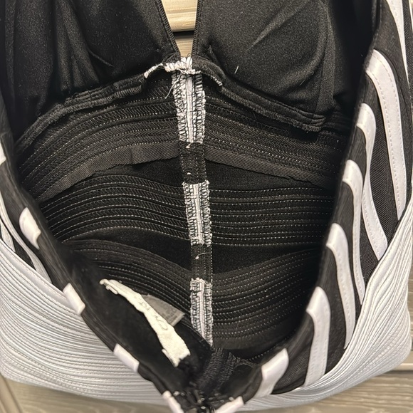 Beautiful cache ladies tank top size 2. Never worn. - Picture 6 of 6